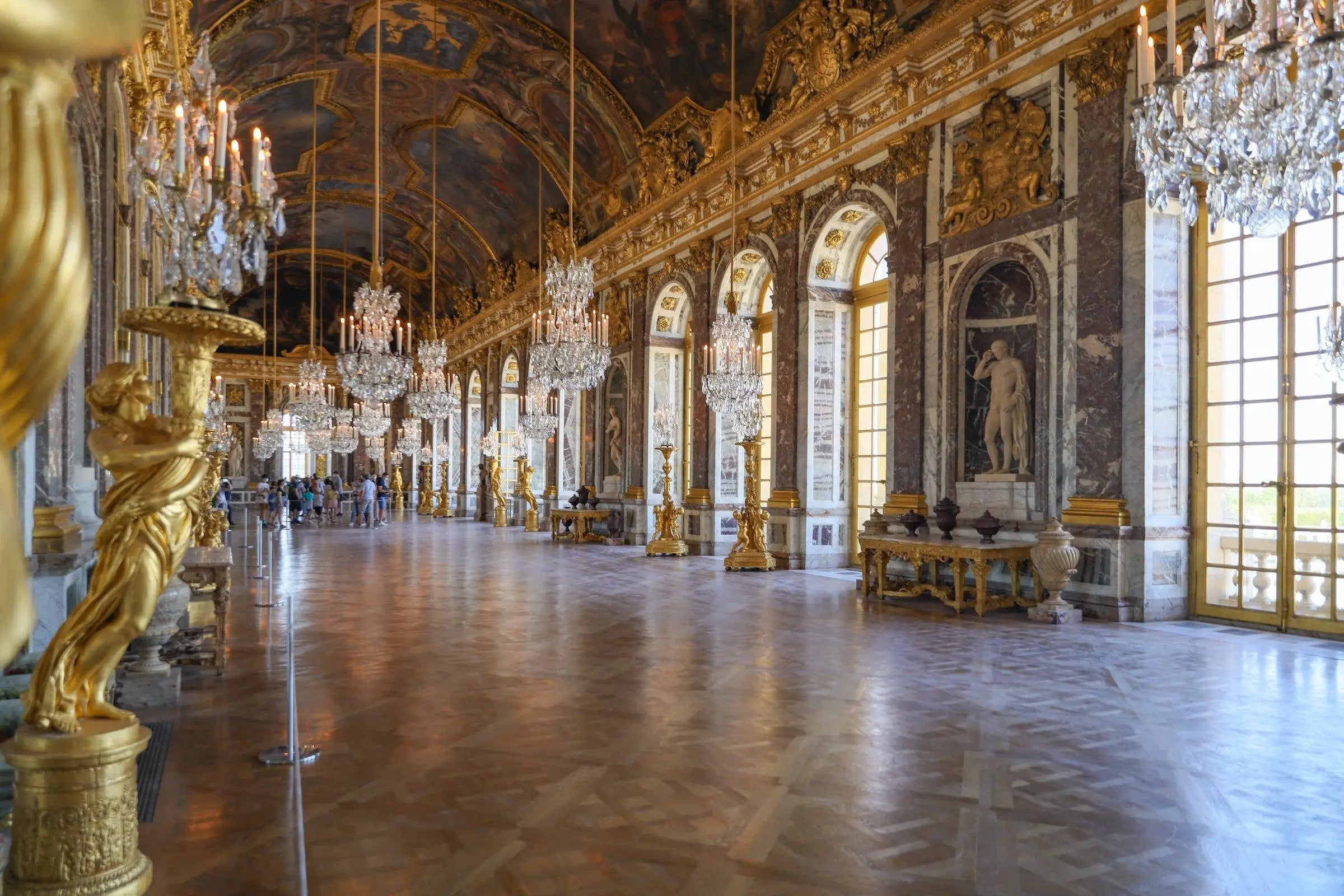 How the gallery of glass in Versailles came to life - KIMLUD