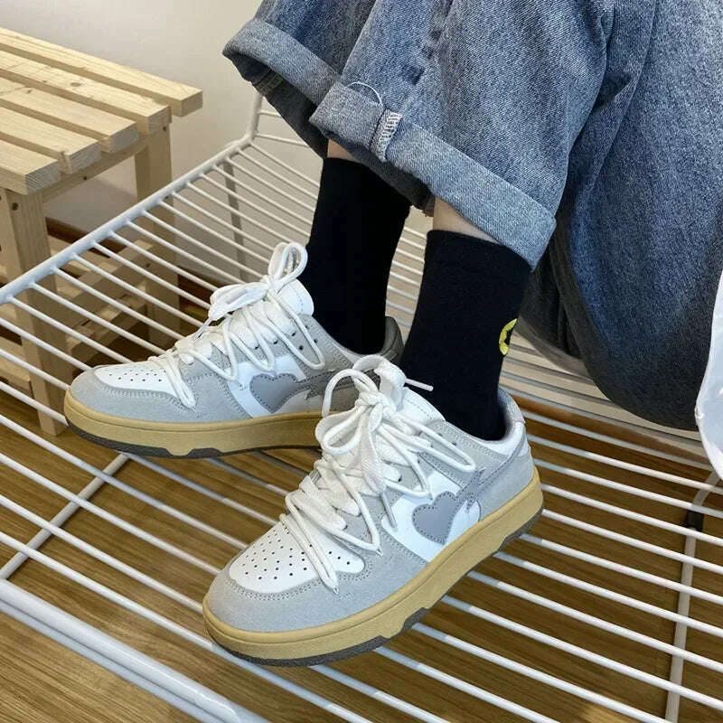 2023 Sewing Men Sneakers Contrasting Colors Light Flat Shoes Ladies Outdoor Luxury Men Running Shoes Heart Pattern Women Mujer - KIMLUD