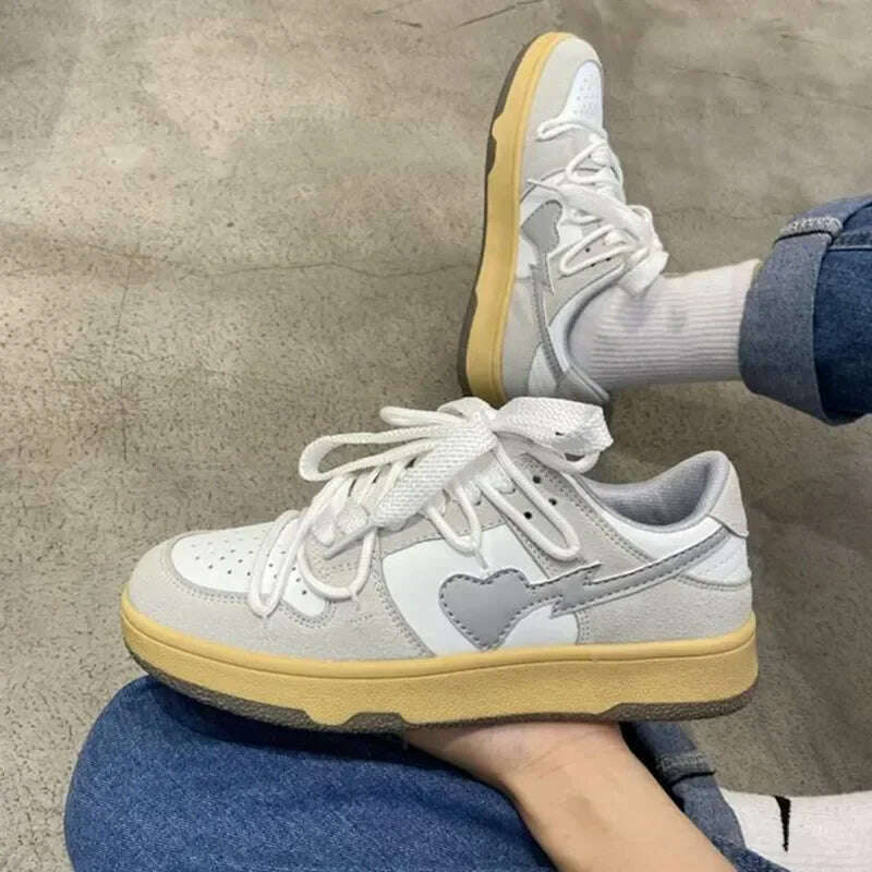 2023 Sewing Men Sneakers Contrasting Colors Light Flat Shoes Ladies Outdoor Luxury Men Running Shoes Heart Pattern Women Mujer - KIMLUD