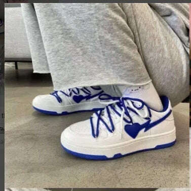 2023 Sewing Men Sneakers Contrasting Colors Light Flat Shoes Ladies Outdoor Luxury Men Running Shoes Heart Pattern Women Mujer - KIMLUD