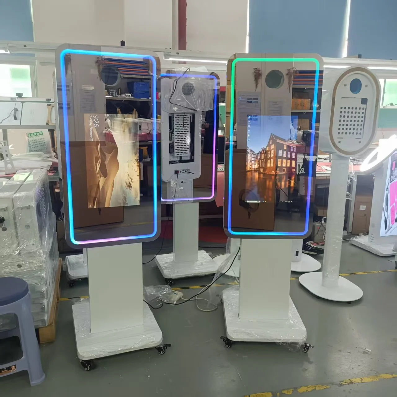 Free Software 21.5Inch Dslr Booth Magic Mirror Booth for Camera With Flash Light Umbrella Wedding Rental Photo Booth