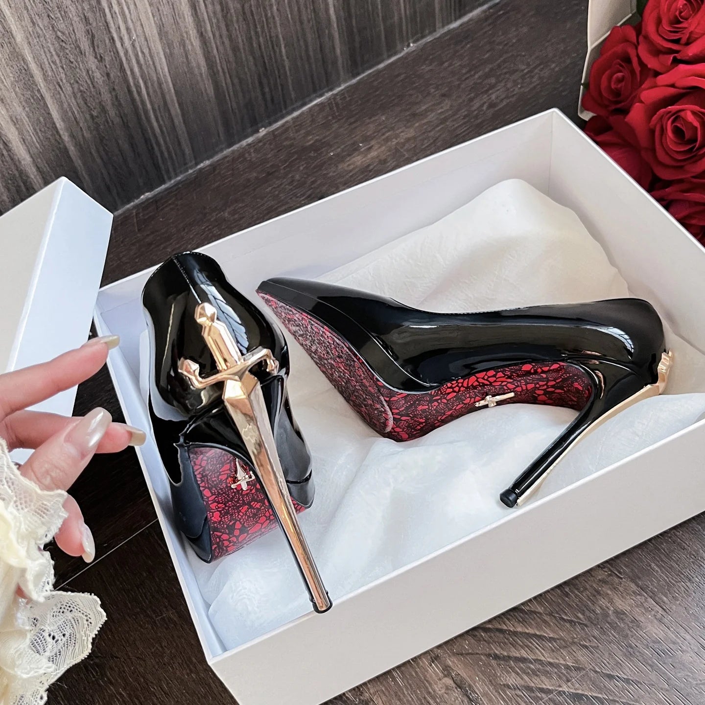 2026 New Waterproof Patent Leather Platform Gold Stiletto 9cm Thin Solid Super High Pointed Toe Red Sole Elegant Black Women's