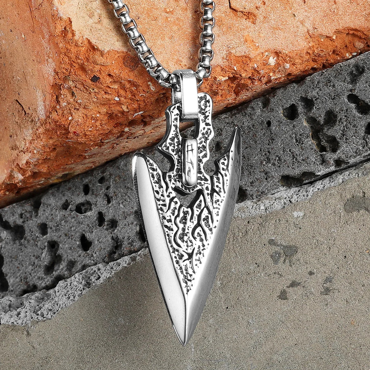 Retro Spear Arrow Carving Men Necklaces With Pendant Stainless Steel Jewelry For Male Women Punk Accessories Gifts Wholesale