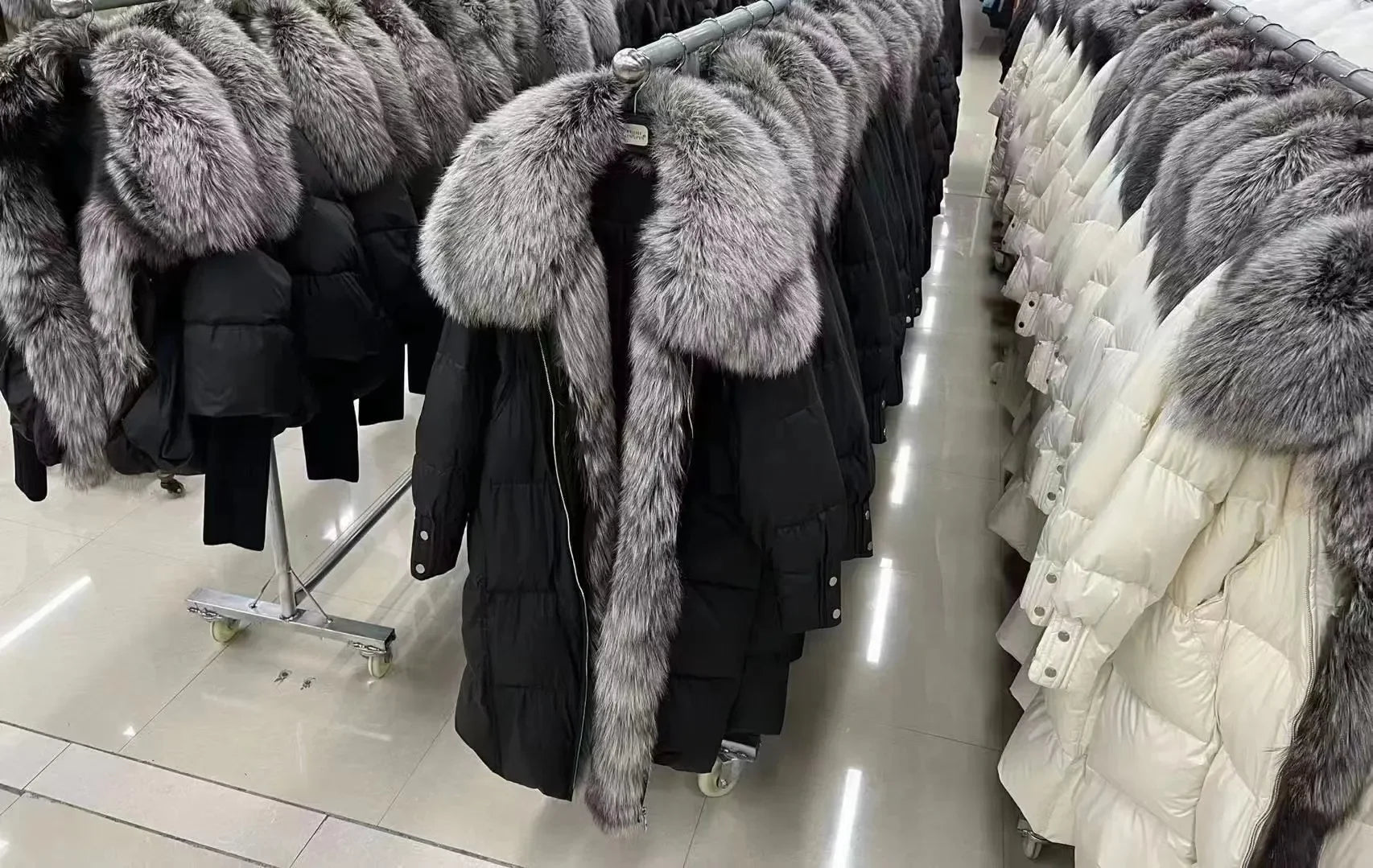 Hot Sales New Winter Long Goose Down Female Parka Fashion Thicken Warm Down Jacket with Large Real Fox Fur Collar Women Overcoat