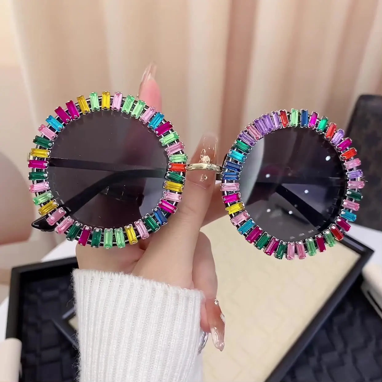Round Diamond Sunglasses Plastic Frame — Black | KIMLUD
