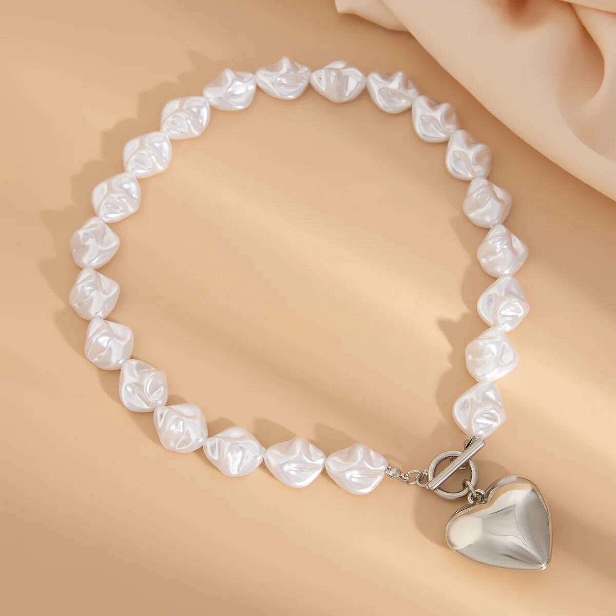 retro-exaggerated-heart-shaped-pendant-short-necklace-2024-womens-simple-sweet-imitation-pearl-girl-fashion-wedding-jewelry-kimlud-kimlud-33913440