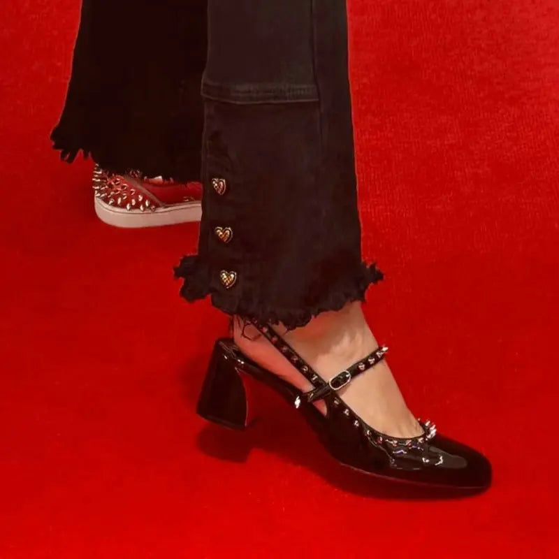 2025 New Style Thick Heel Rivet Mary Jane Shoes Female Summer French Temperament One-Word Buckle Strap Black Round Head Sandals