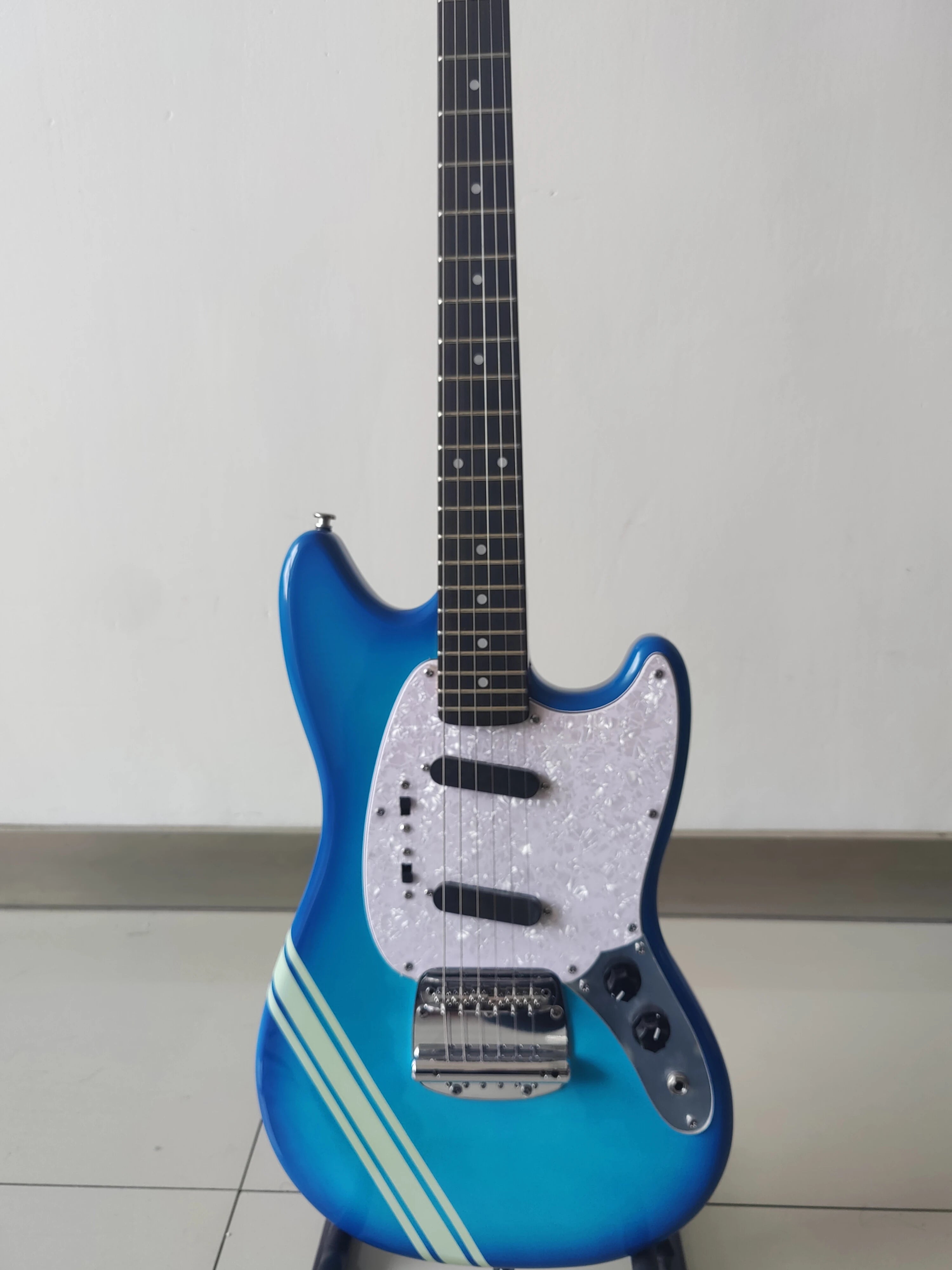 Mahogany Striped Electric Guitar — Sparkle White | KIMLUD