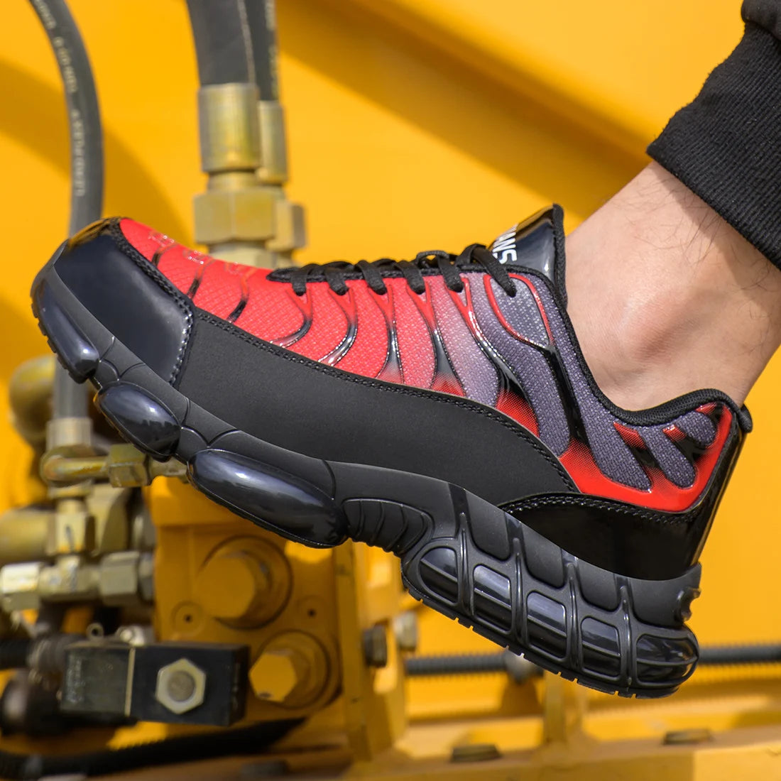 New Men Women Safety Shoes Anti-smash Anti-puncture Work Shoes Breathable Lightweight Work Sneakers Indestructible Shoes Boots