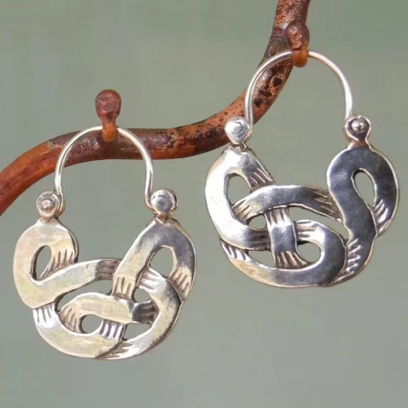 Hoop Earrings – Geometric Distortion – Metal – Silver | KIMLUD