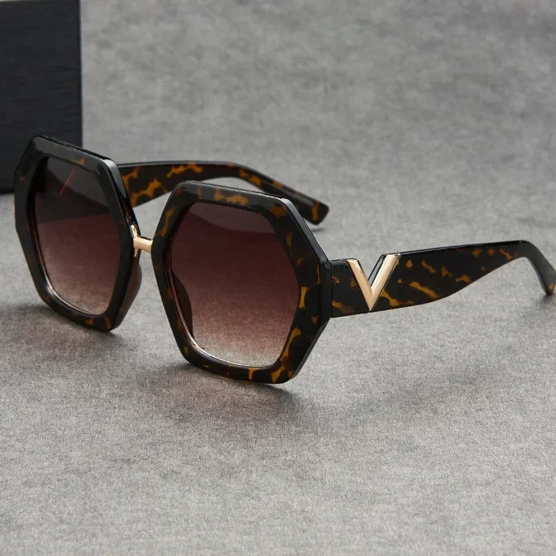 2025 Luxury Square Sunglasses Ladies Fashion Glasses Classic Brand Designer Retro Sun Glasses Women Sexy Eyewear Unisex Shades