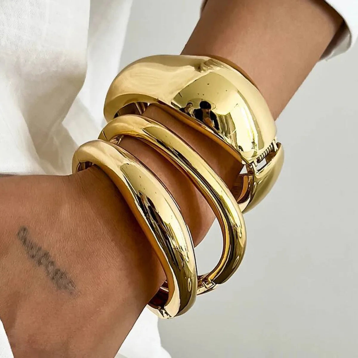 Punk Metal Spring Wide Bangles Geometric Interlocking Articulation — Gold | KIMLUD