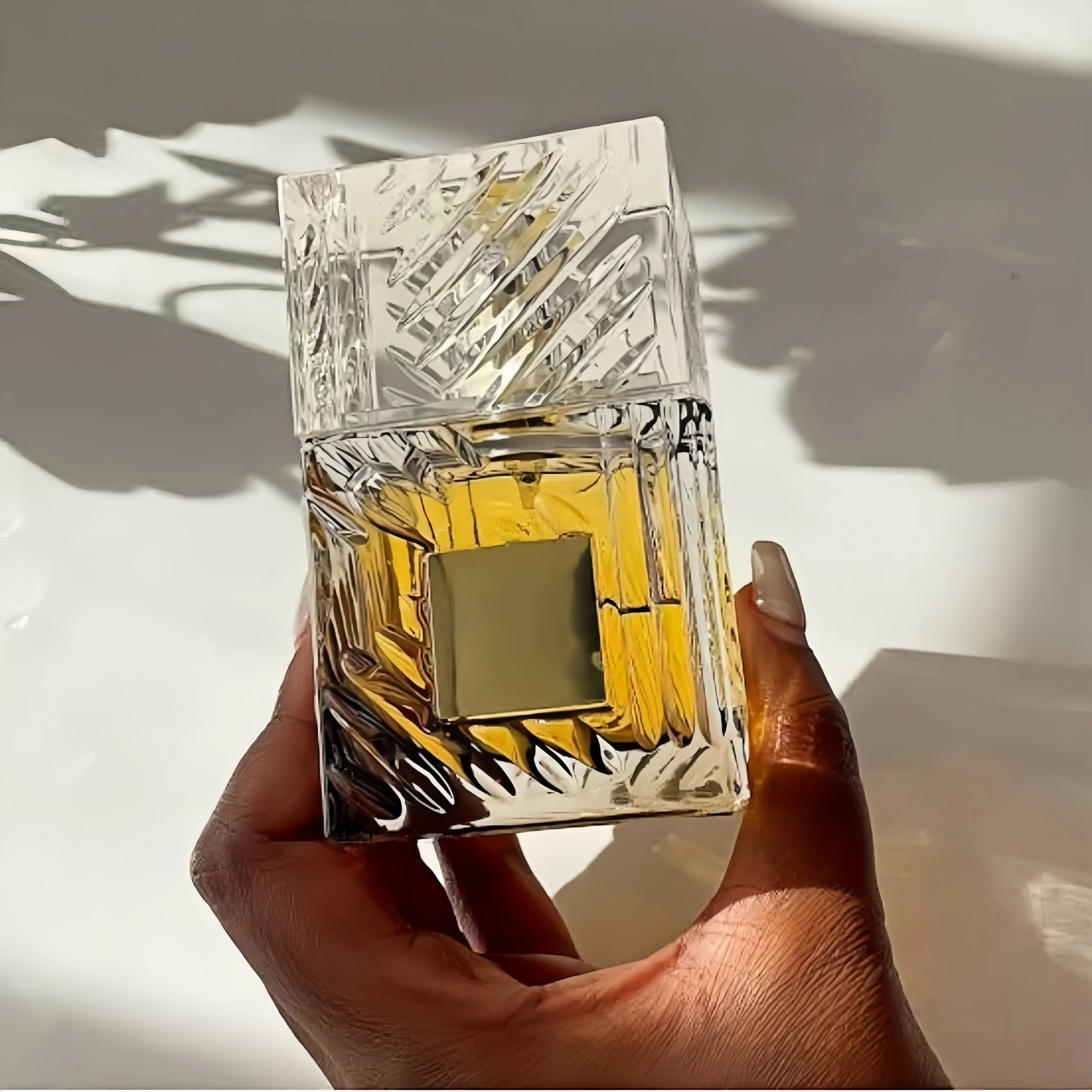 Oud Amber Oriental Unisex Perfume — Gold | KIMLUD