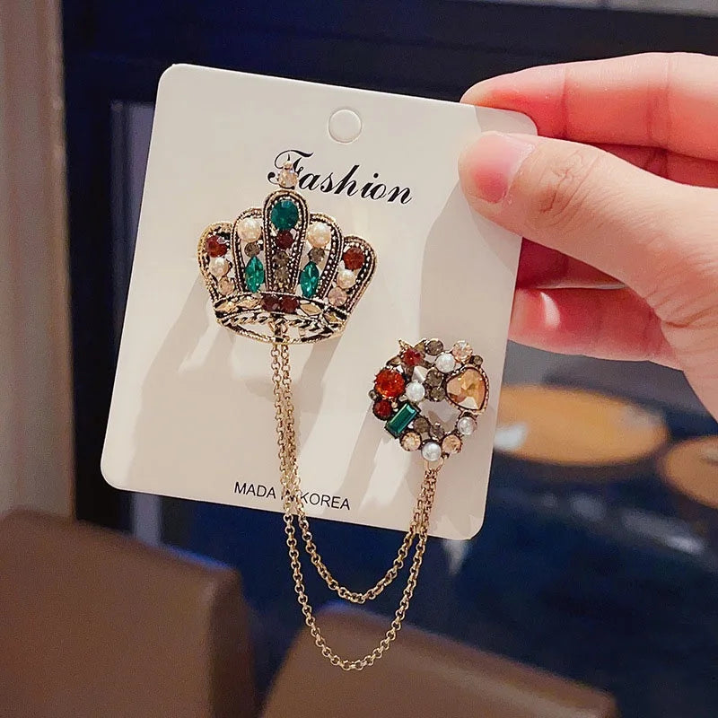 Vintage Fashion Black Crystal Sparkling Rhinestone Brooch Creative Lapel Pin Medieval Design Long Chain Brooches Autumn Winter