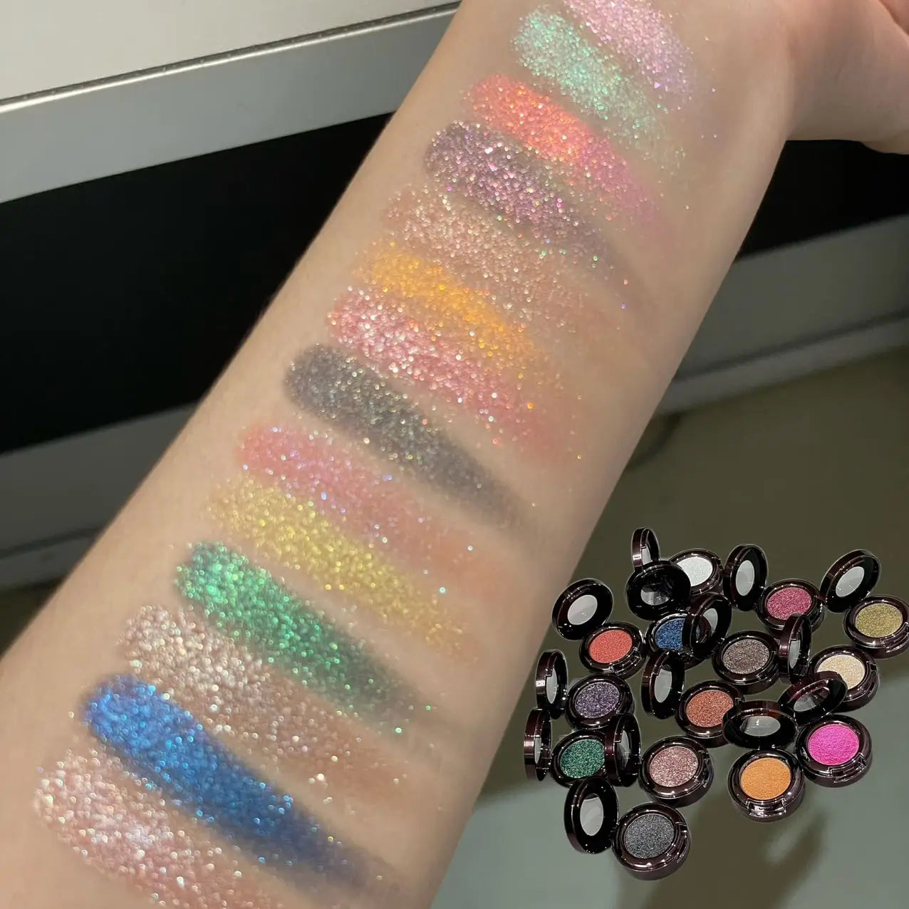 Cream Metallic Eyeshadow Palette Smoked Green With Chameleon Blue Sparkle — Smoked Green | KIMLUD