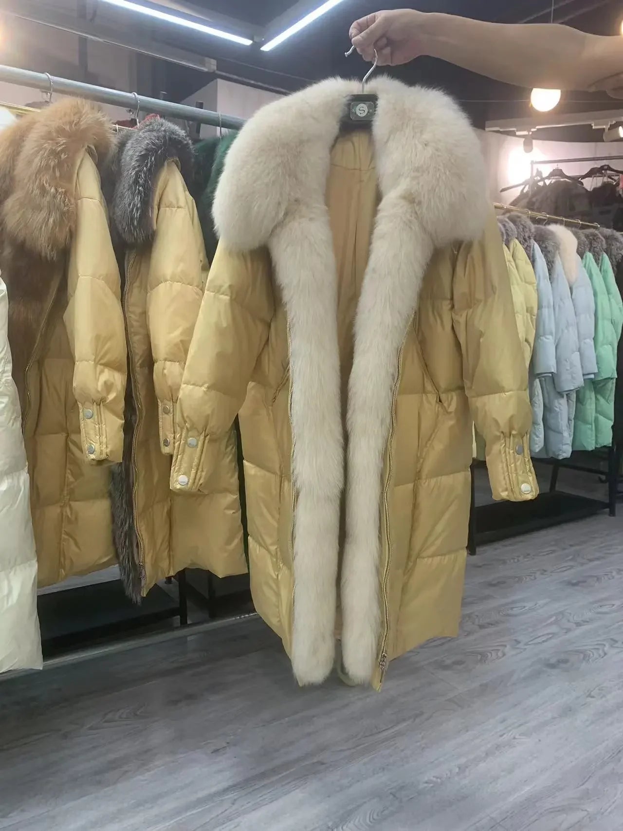 Hot Sales New Winter Long Goose Down Female Parka Fashion Thicken Warm Down Jacket with Large Real Fox Fur Collar Women Overcoat