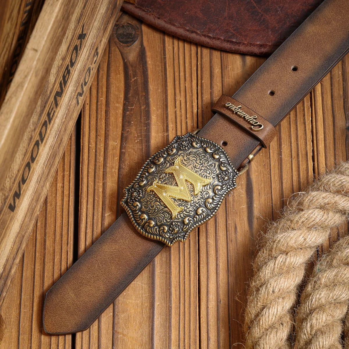A PU belt suitable for both men and women, combining the style of western denim and retro, is perfect for daily casual outings