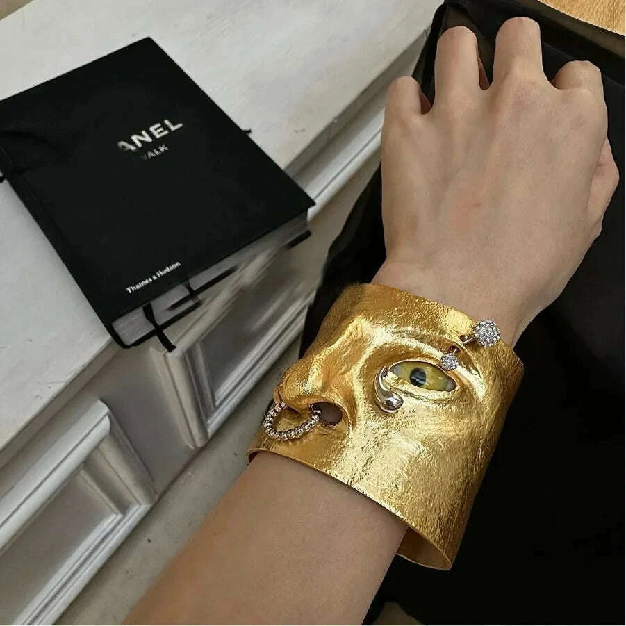 french-niche-advanced-face-three-dimensional-nose-eye-bracelet-light-luxury-fashion-personality-wide-version-bracelet-kimlud-kimlud-33916460