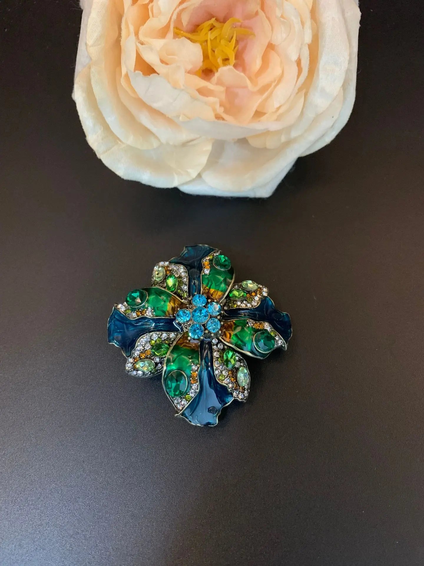 Retro fashion light luxury multi-layer set necklace earrings High art jewelry earrings brooch necklace