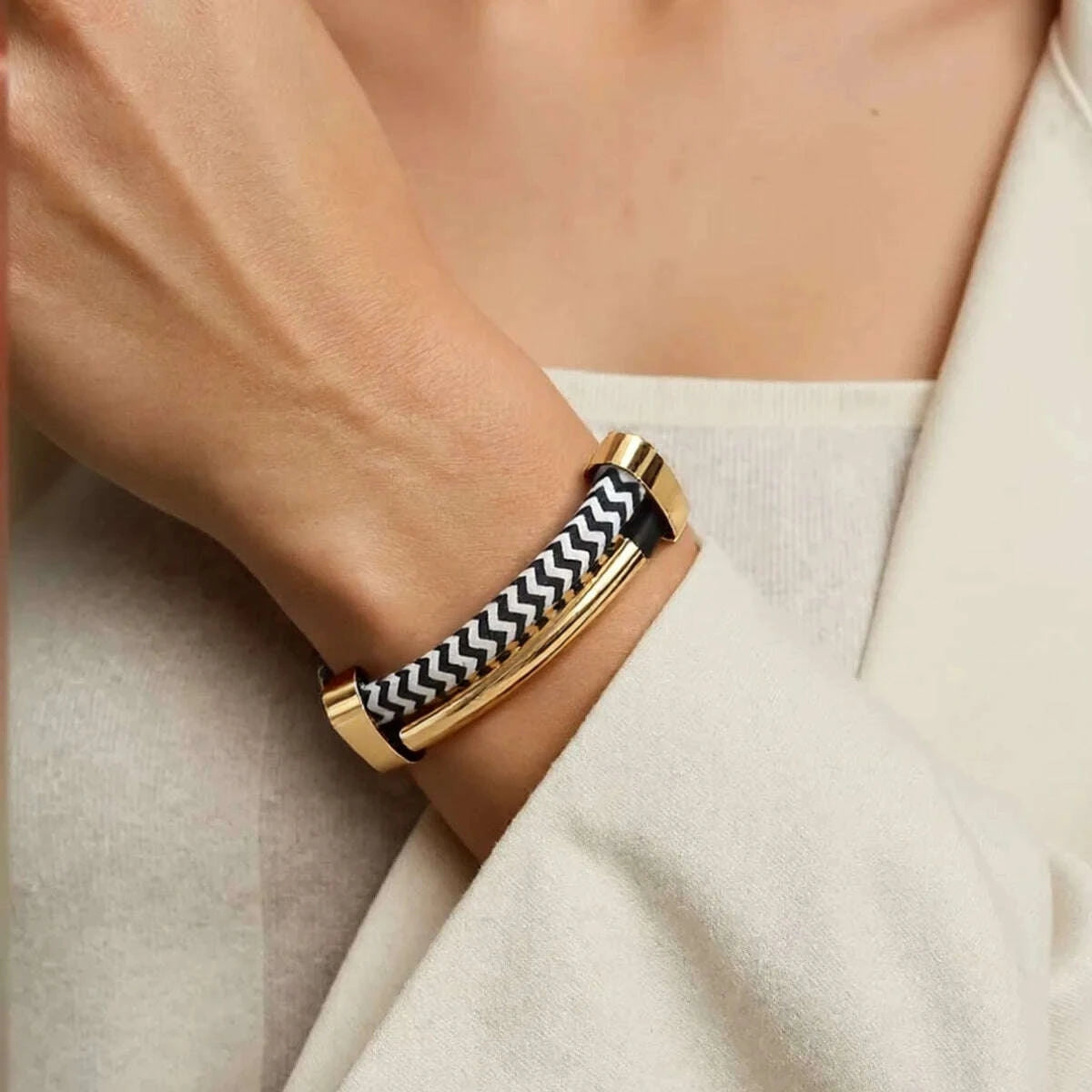 2pcs-set-new-fashion-black-and-white-thick-double-line-metal-tube-exaggerated-hip-hop-style-necklace-bracelet-set-for-daily-wearkimludkimlud-35557649