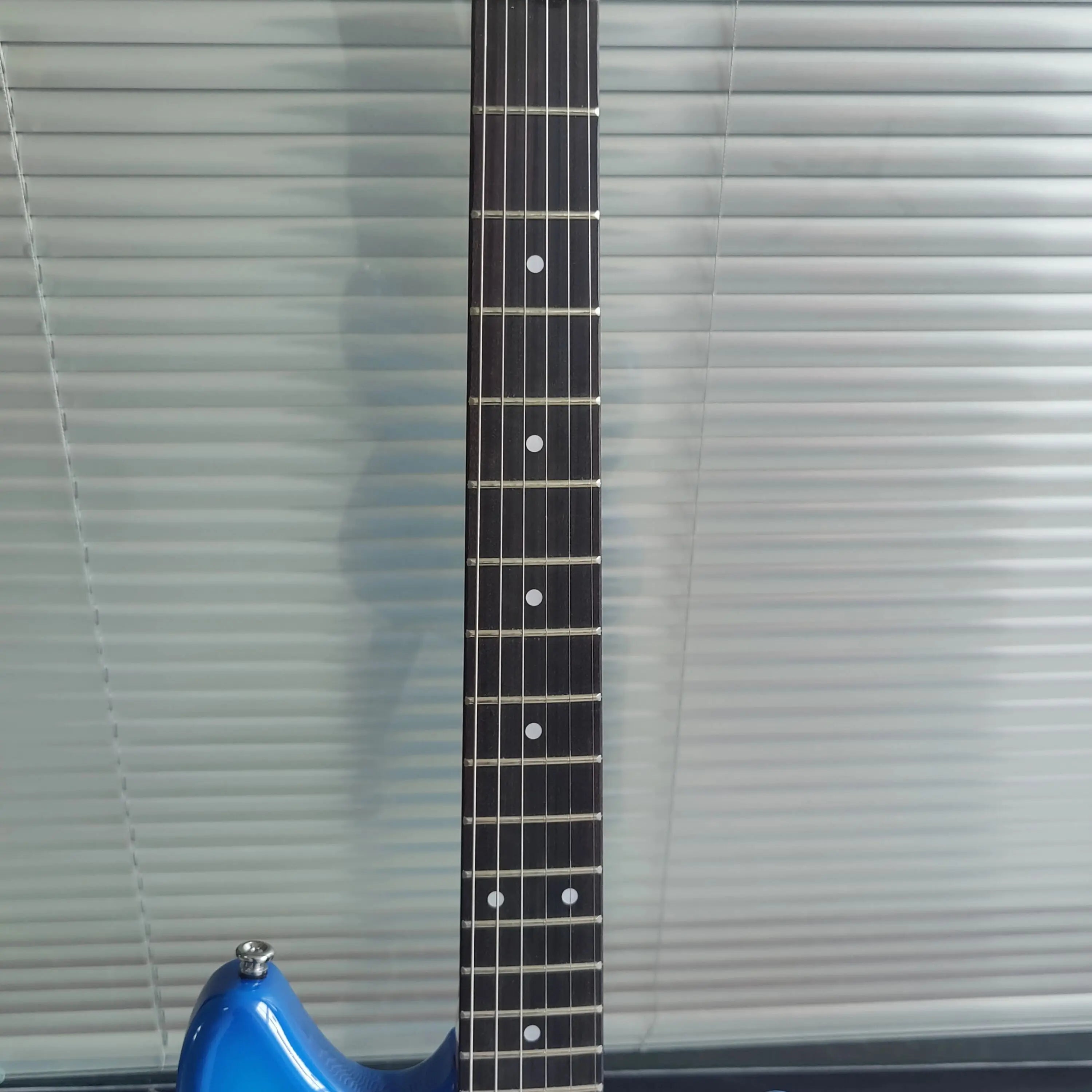 Mahogany Striped Electric Guitar — Sparkle White | KIMLUD