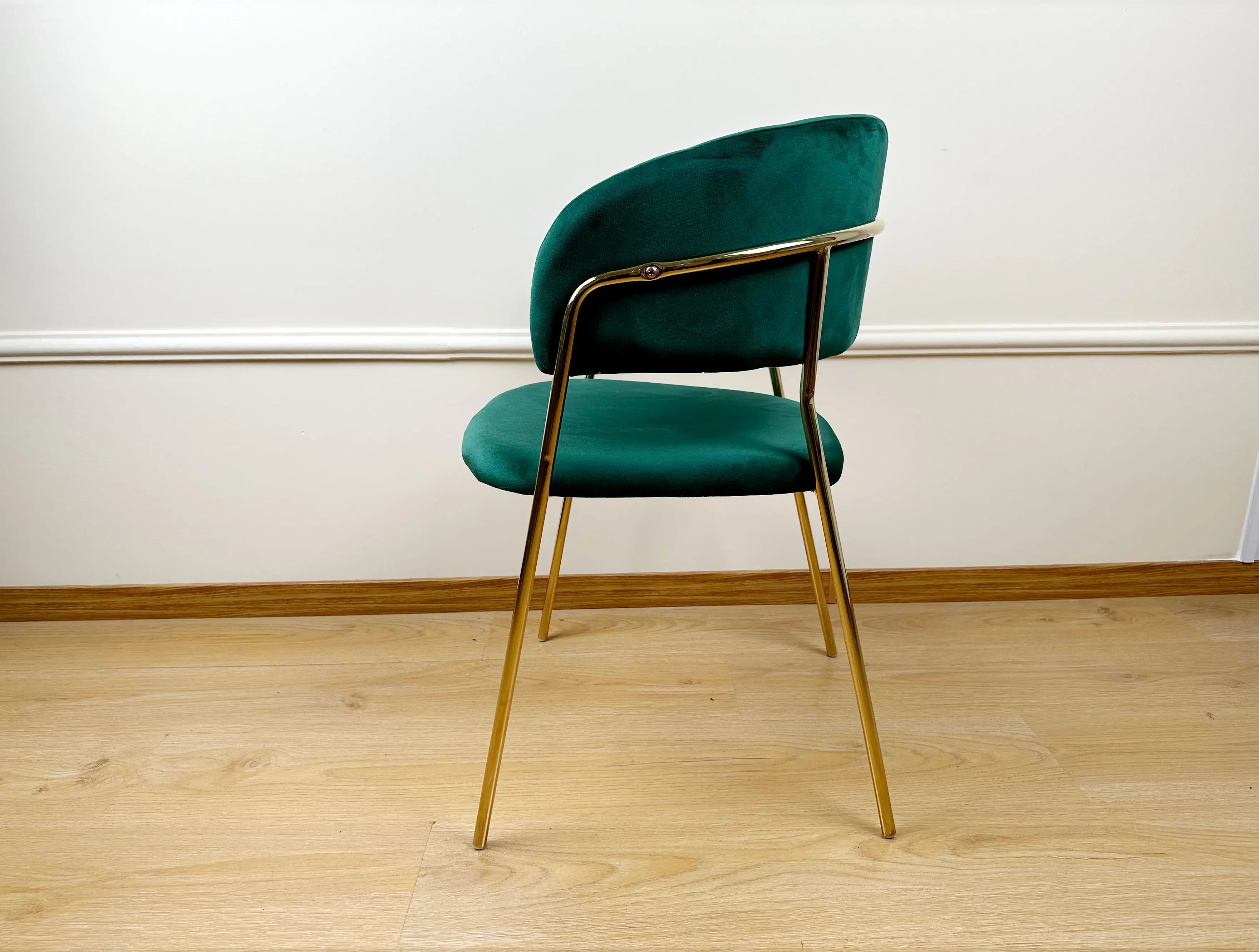 A Italian Style Modern Elegant White Cream Home Metal Legs Armrest Cafe Restaurant Chair Black Modern Velvet Dining Room Chairs