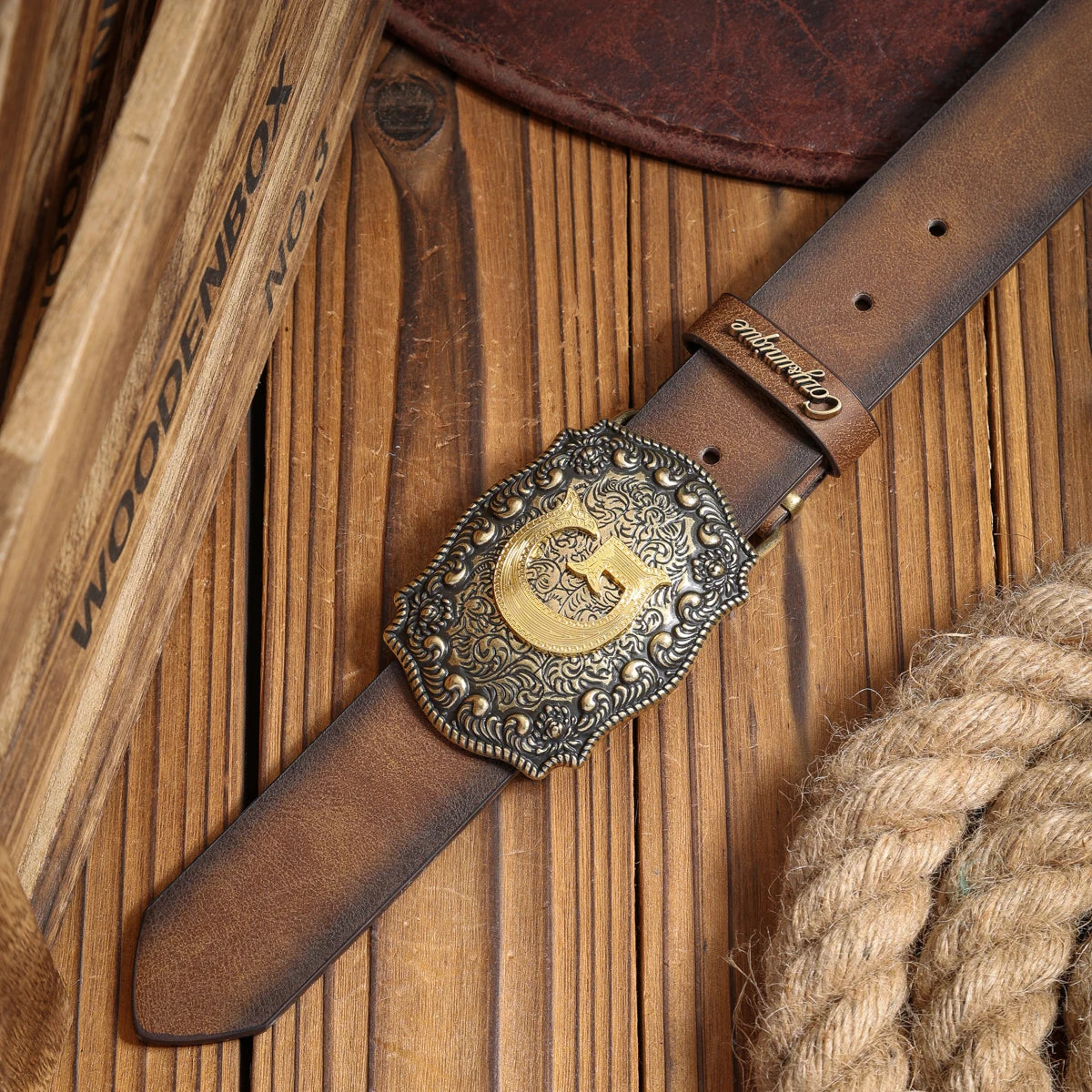 A PU belt suitable for both men and women, combining the style of western denim and retro, is perfect for daily casual outings