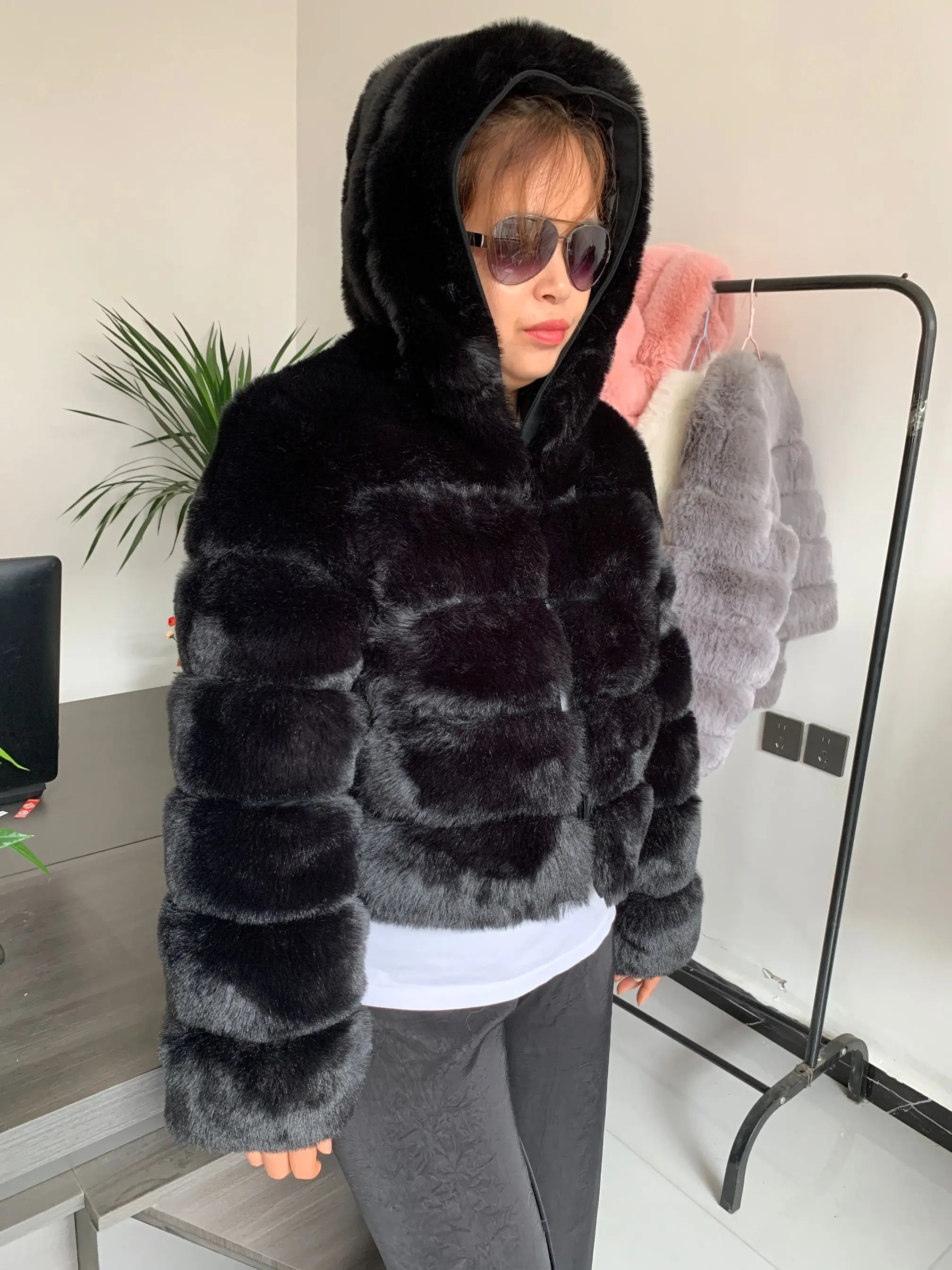 Women's faux fur coat hooded hot selling winter fashion warm hooded fur coat imitation fox faux fur good quality