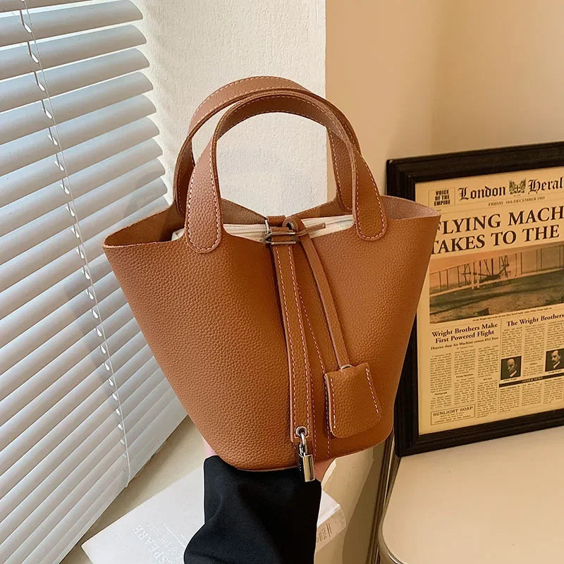 Fashionable 2023 New Women's Handbag Vintage Bucket Bag Niche Design High-end Feel Simple Tote Bag Waist Packs