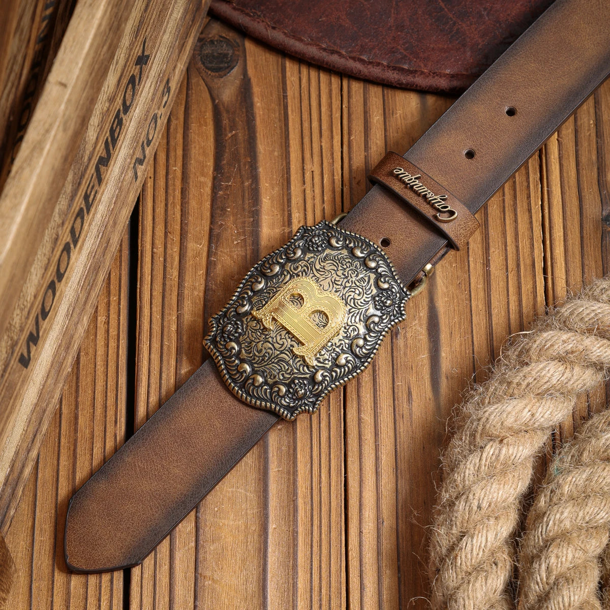 A PU belt suitable for both men and women, combining the style of western denim and retro, is perfect for daily casual outings