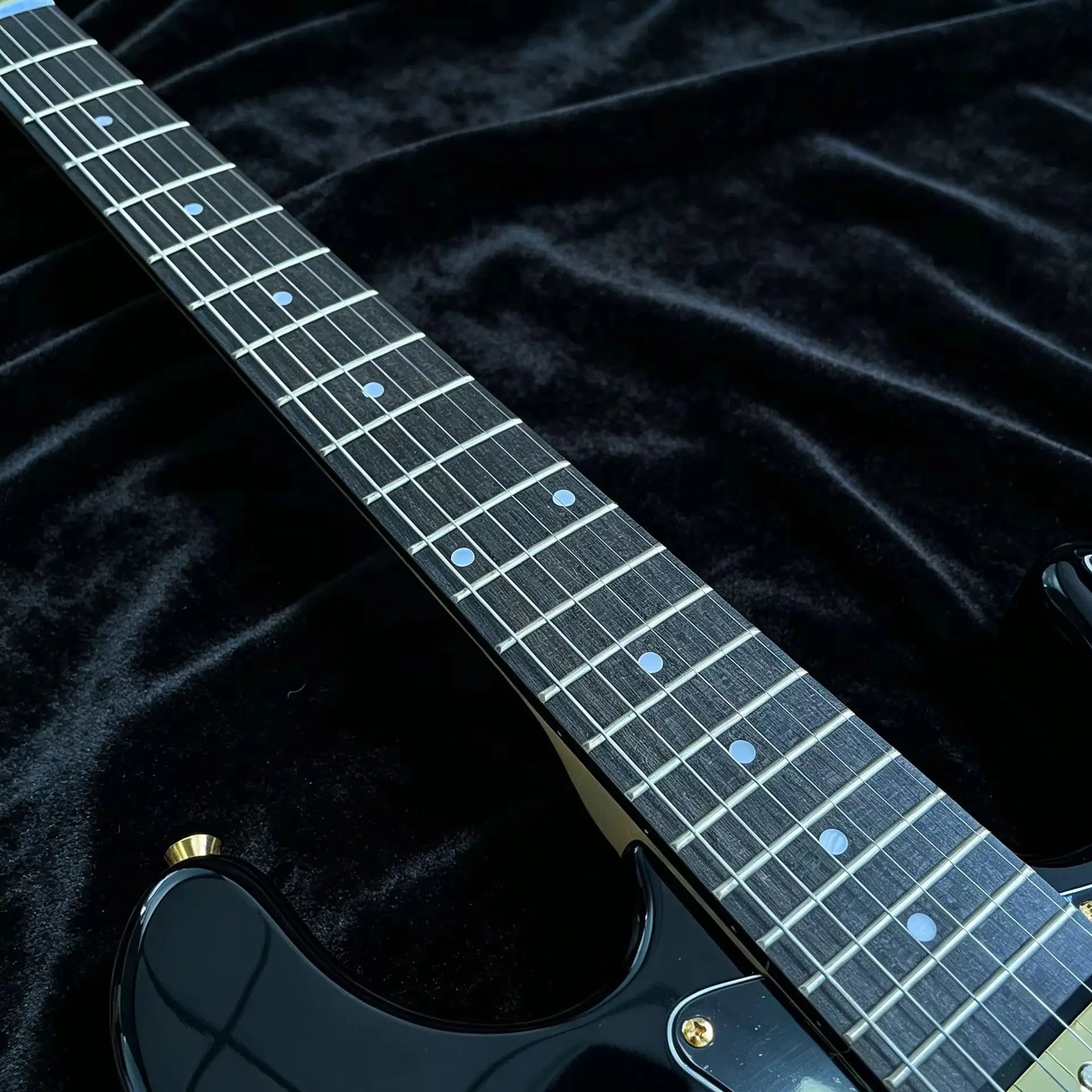Premium Mahogany Solid Electric Guitar — Black | KIMLUD