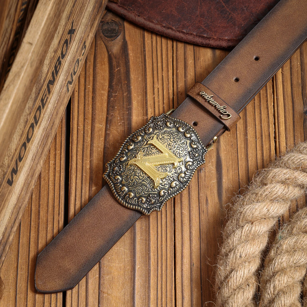 A PU belt suitable for both men and women, combining the style of western denim and retro, is perfect for daily casual outings