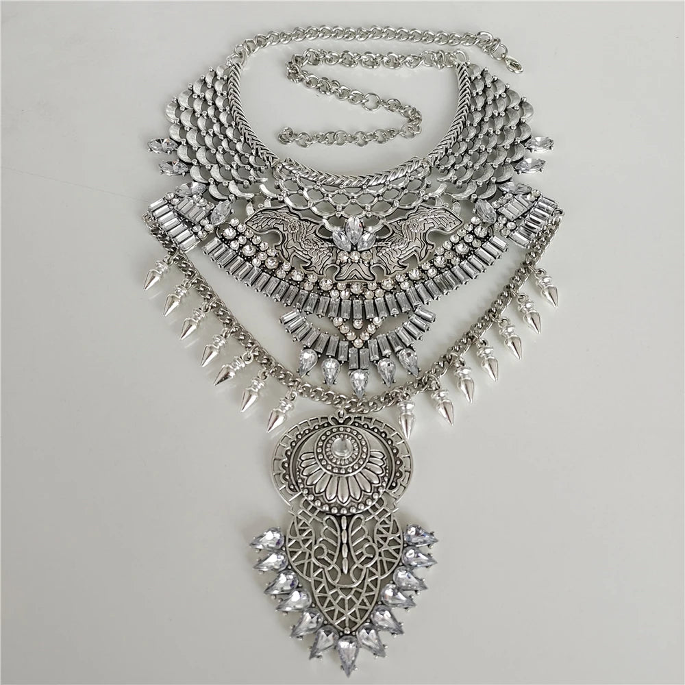 Statement Necklace – Rivet Crystal Deco – Zinc Alloy – Silver | KIMLUD