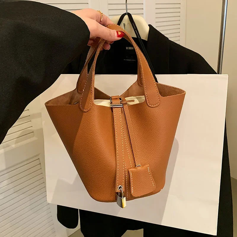 Fashionable 2023 New Women's Handbag Vintage Bucket Bag Niche Design High-end Feel Simple Tote Bag Waist Packs