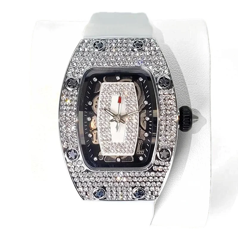 2025 Hot Selling Green Watch For Women Fashion Tonneau Quartz Clock Ladies Elegant Iced Diamond Jewelry Wrist Watch Girl Gift