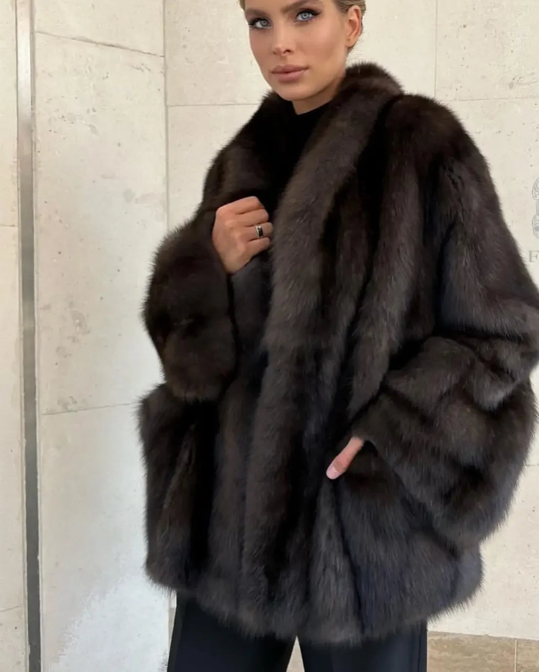 Women Thick Faux Fur Coat Lapel Hidden Button Loose elegant lady Outerwear 2025 Fashion Female Street Commute Overcoat New