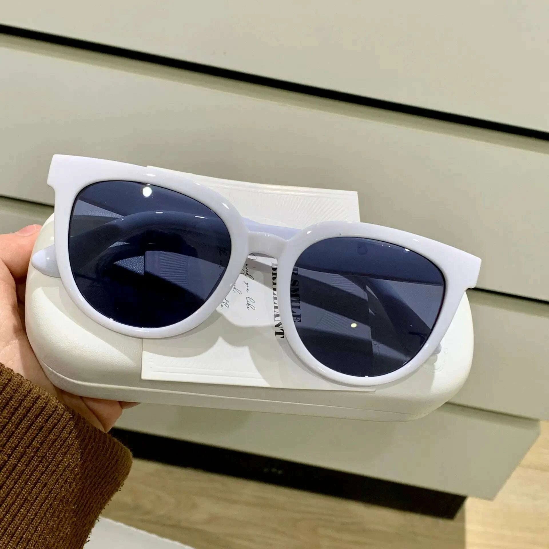 new-fashion-sunglasses-elegant-large-frame-sunglasses-retro-style-glasses-men-and-women-alike-sun-glasses-uv400-shadeskimlud-womens-fashion-34599738