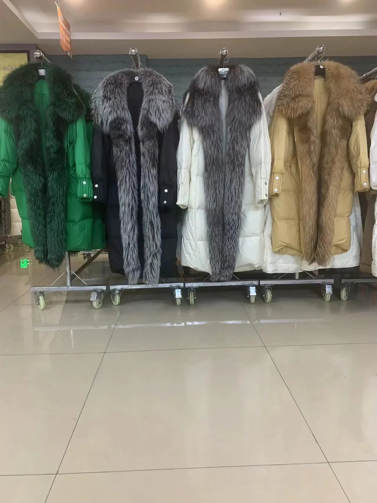 Hot Sales New Winter Long Goose Down Female Parka Fashion Thicken Warm Down Jacket with Large Real Fox Fur Collar Women Overcoat
