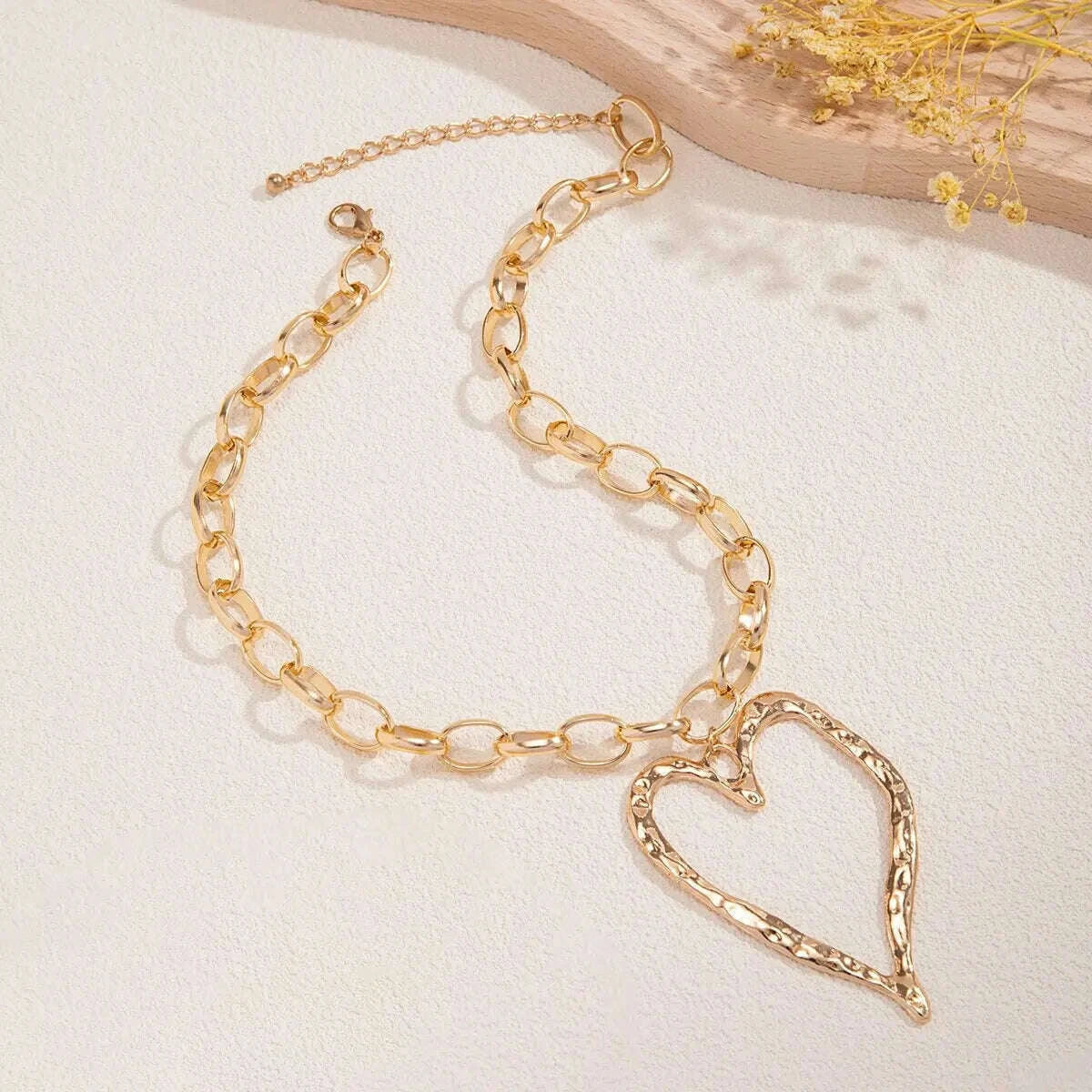 hip-hop-punk-gold-color-love-heart-pendant-necklace-for-women-exaggerated-hollow-out-thick-chain-chokers-y2k-jewelry-accessories-kimlud-kimlud-33913500