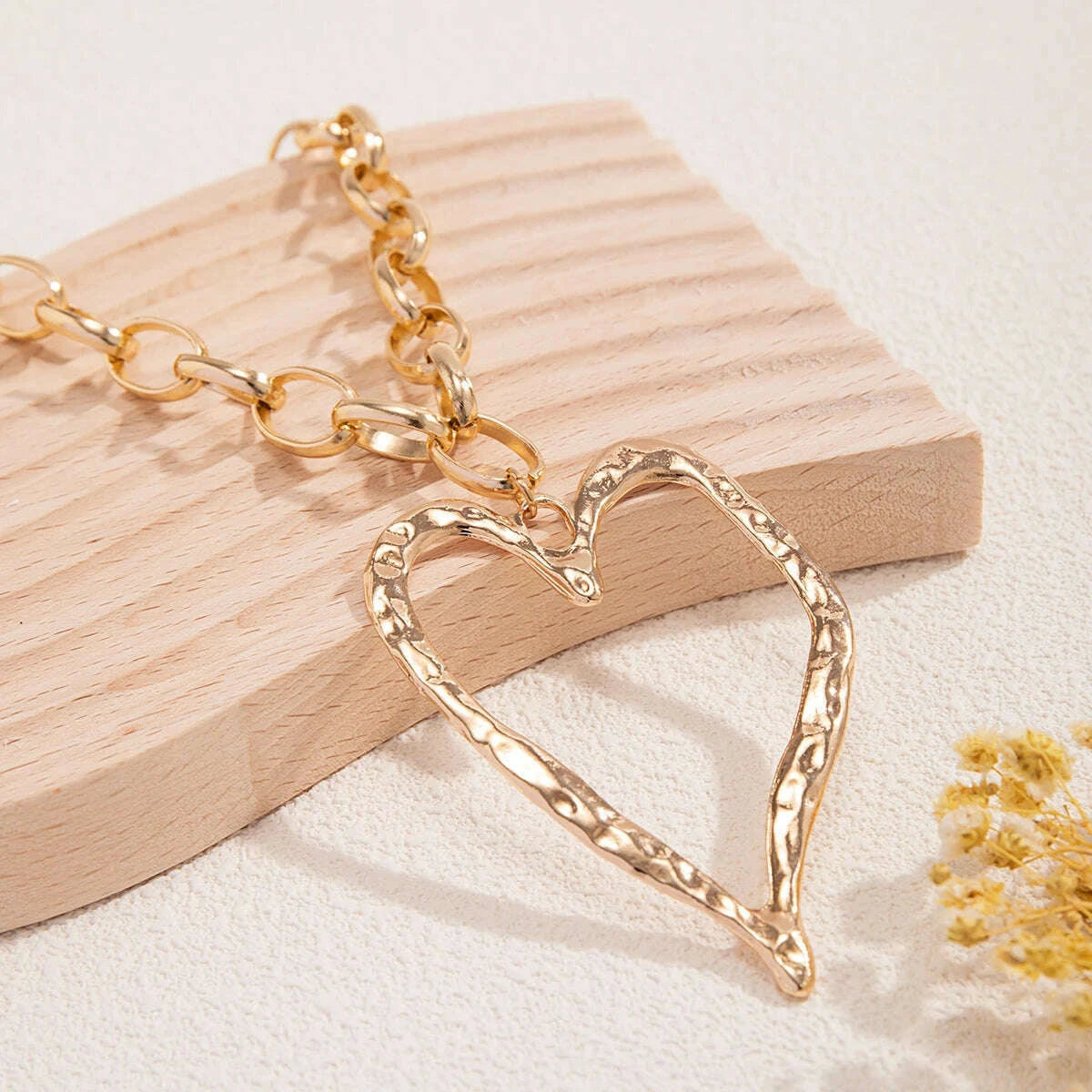thick-chains-with-big-hollow-heart-pendant-necklaces-for-women-trendy-exaggerated-large-accessories-on-neck-2023-fashion-jewelry-kimlud-kimlud-33913566