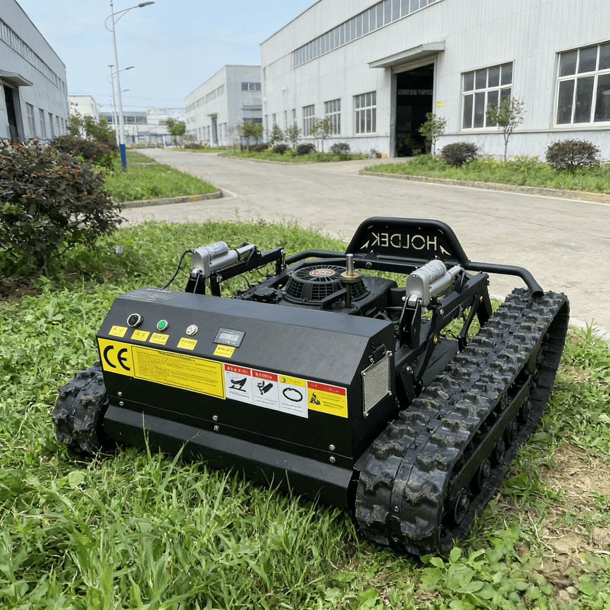 Remote-Controlled Lawn Mower – Petrol Powered – 90cm Cutting Width | KIMLUD