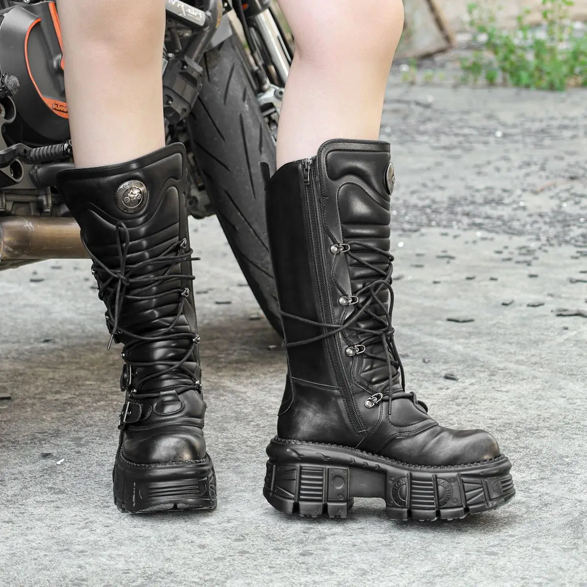 2024 High Spanish Locomotive Dark Punk Medium Tube Metal Thick Rock Men and Women The Same Style Platform Heels Boots