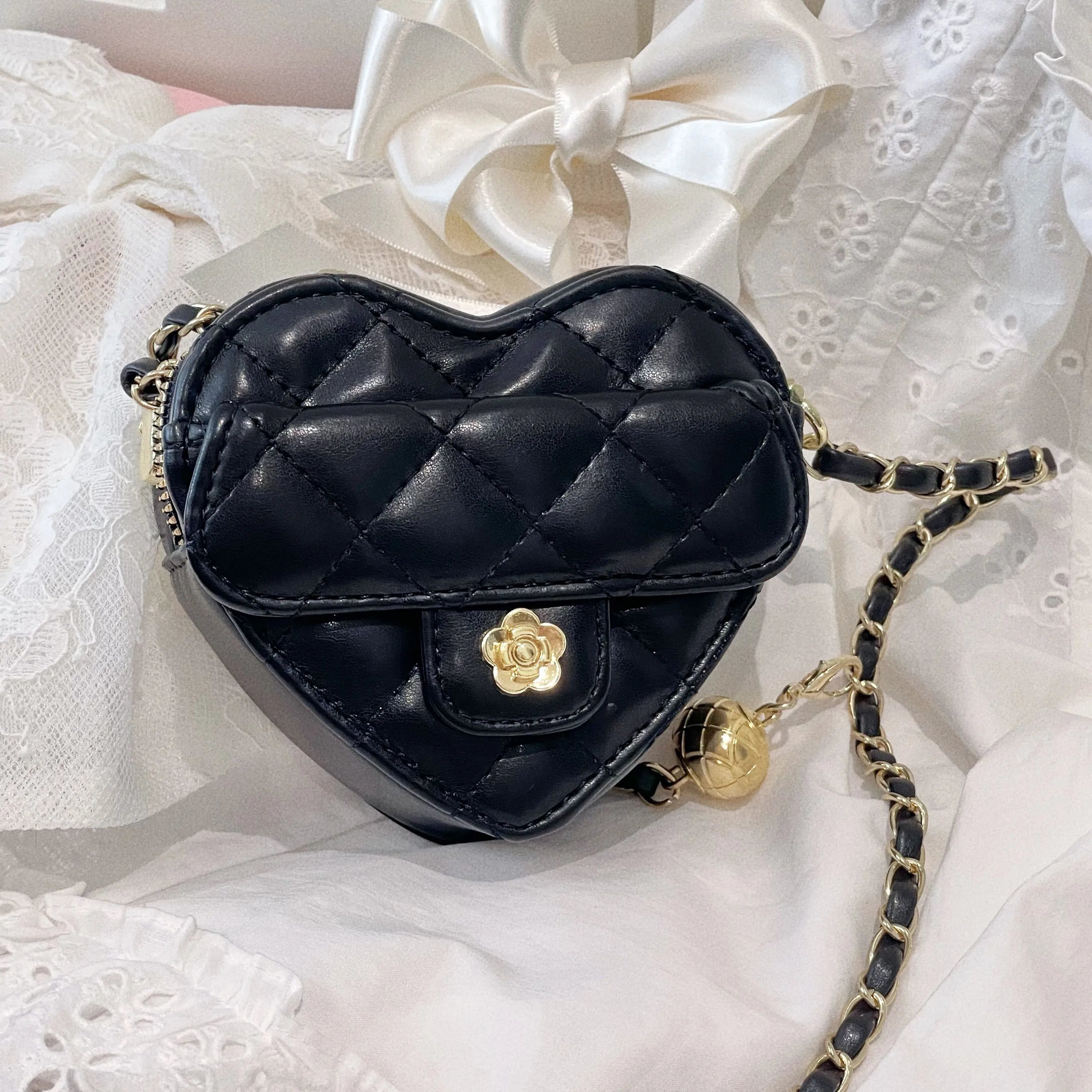 PU Crossbody Bag Diamond Checkered Heart — Black | KIMLUD