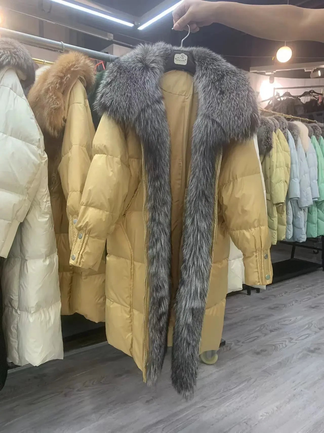 Hot Sales New Winter Long Goose Down Female Parka Fashion Thicken Warm Down Jacket with Large Real Fox Fur Collar Women Overcoat