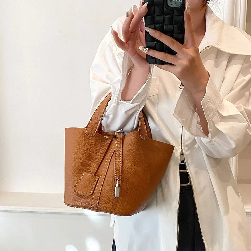 Fashionable 2023 New Women's Handbag Vintage Bucket Bag Niche Design High-end Feel Simple Tote Bag Waist Packs