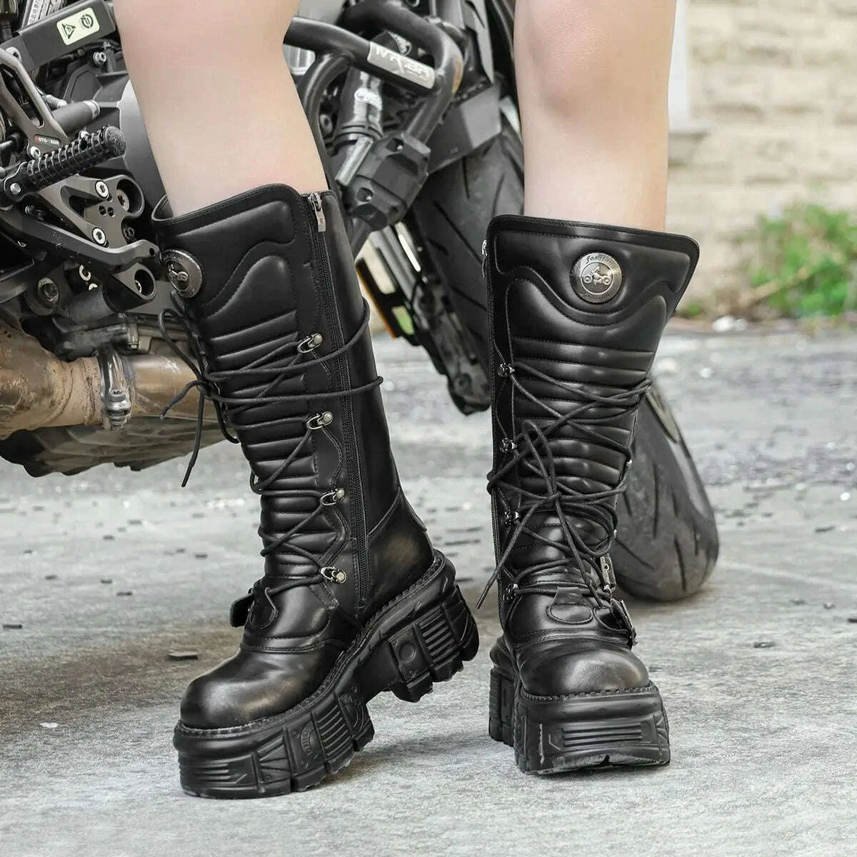 2024-high-spanish-locomotive-dark-punk-medium-tube-metal-thick-rock-men-and-women-the-same-style-platform-heels-bootskimlud-womens-fashion-34601596