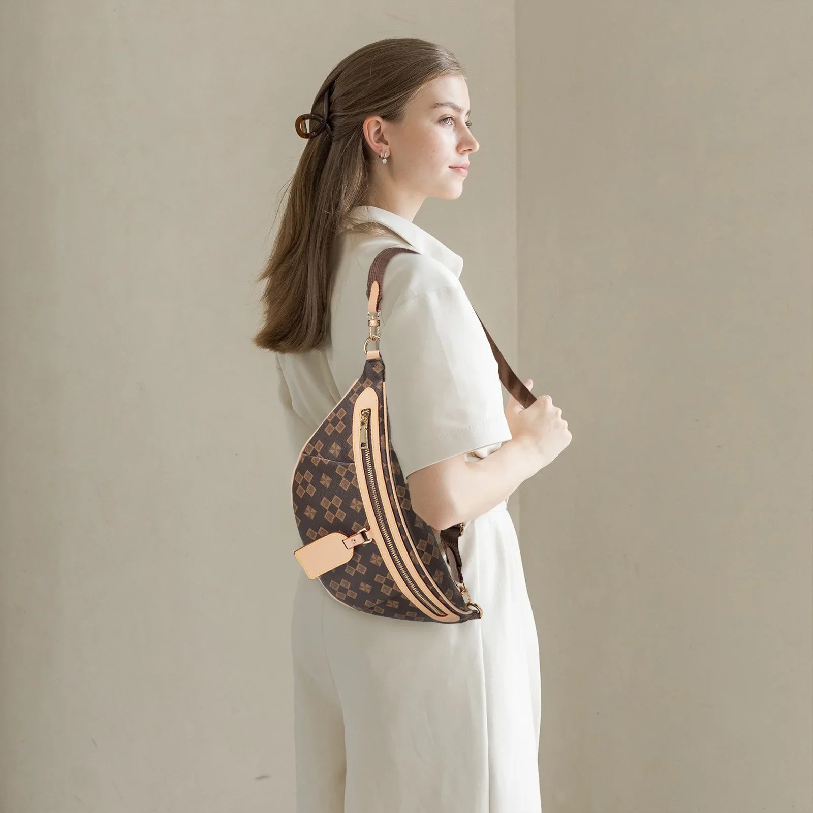 Vintage Four-Leaf Clover Windmill Diamond Pattern Women's Crossbody Chest Bag Outdoor Sports Travel Cycling Sling Bag