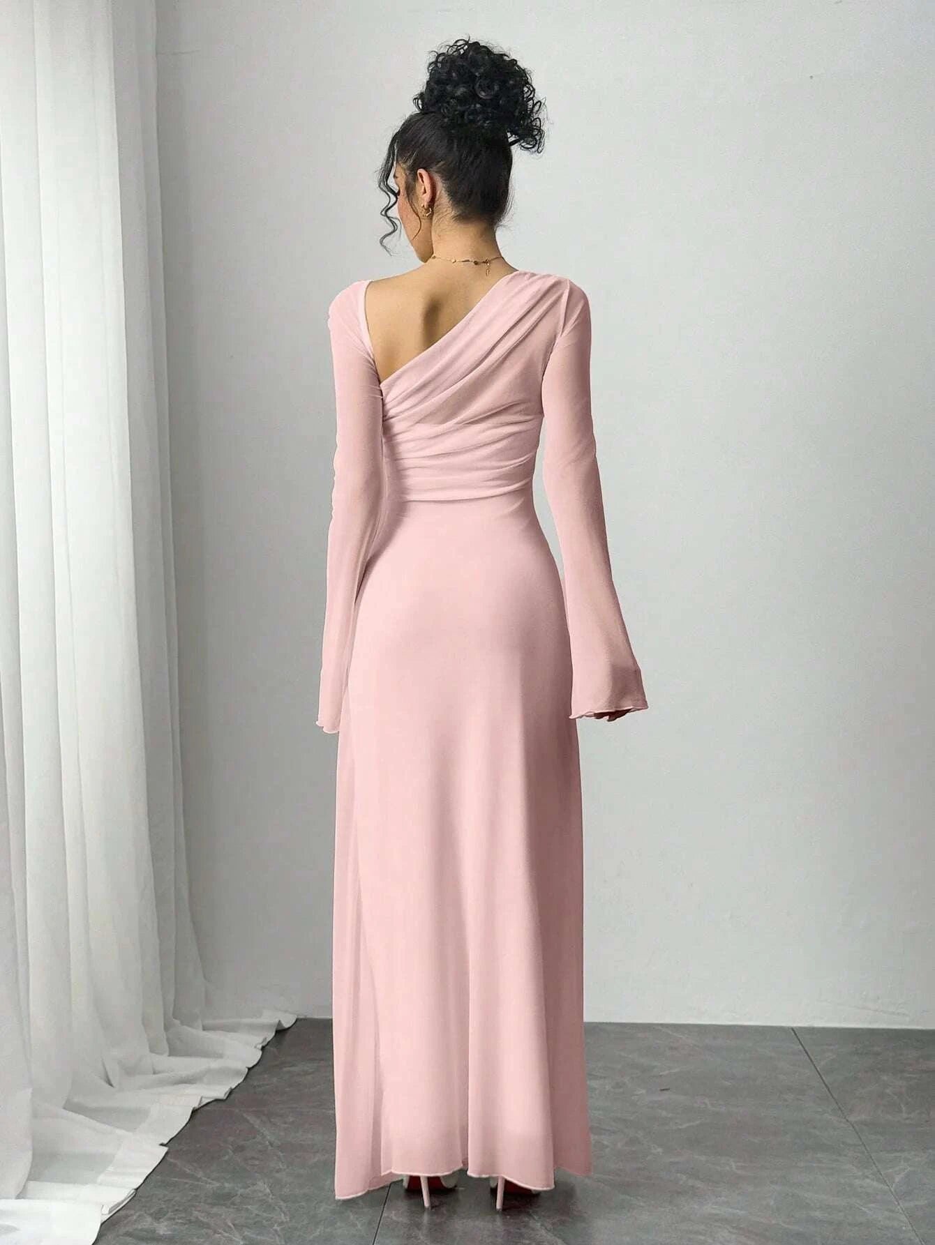 New spring/summer women's pink tulle explosion slim irregular diagonal shoulder ultra long dress