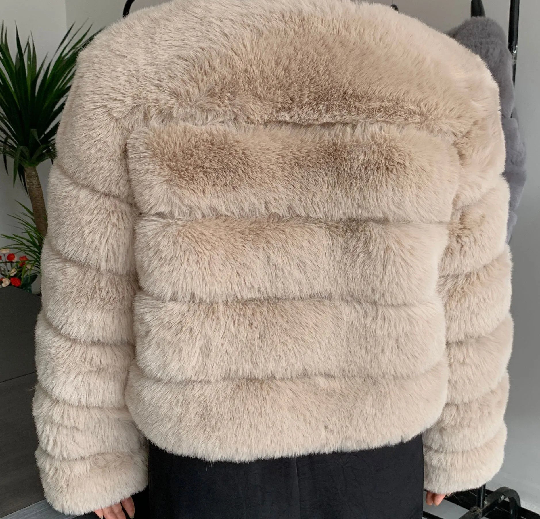 Women's faux fur coat hooded hot selling winter fashion warm hooded fur coat imitation fox faux fur good quality