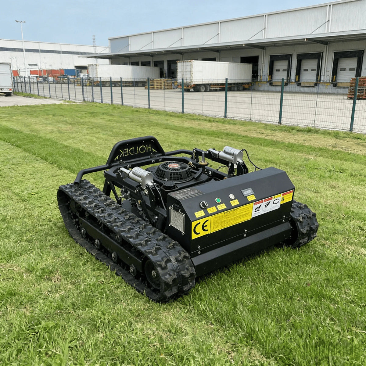 Remote-Controlled Lawn Mower – Petrol Powered – 90cm Cutting Width | KIMLUD